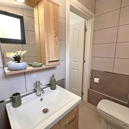 Skyline Paradise Willa