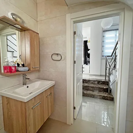 Skyline Paradise Willa Kirenia